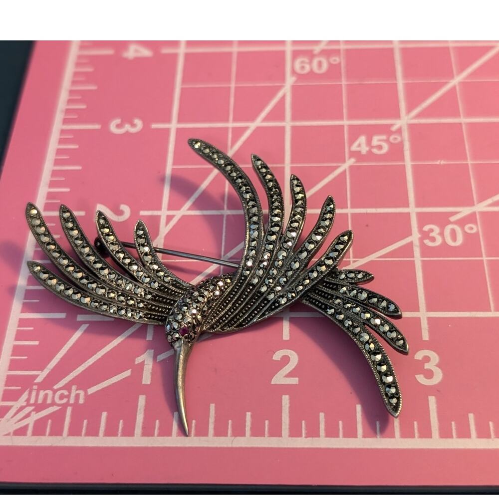 Vintage Sterling Marcasite Art Deco Humming Bird in Flight Ruby Eye Brooch - Picture 6 of 6